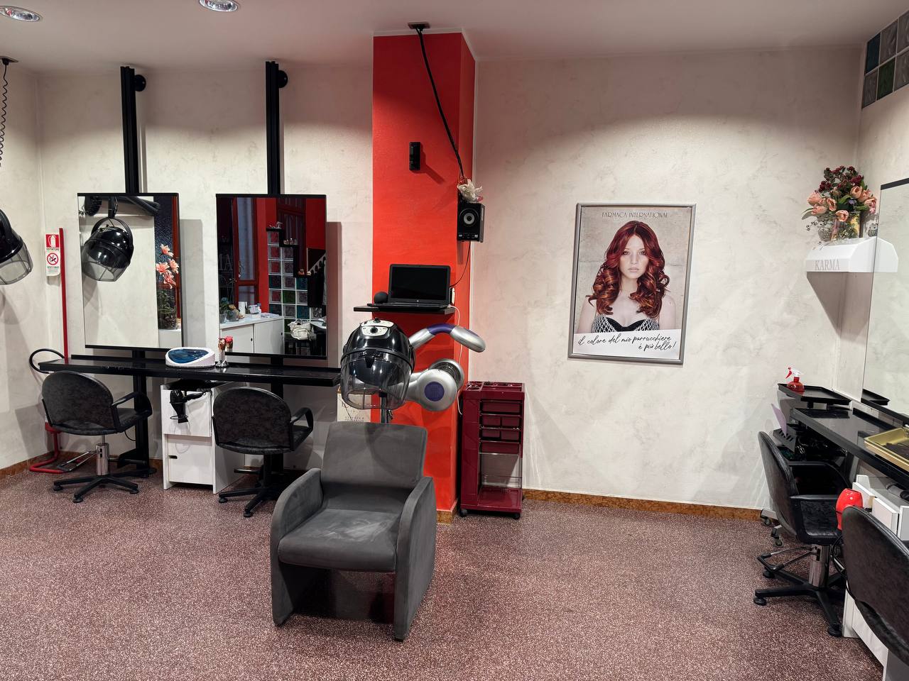 Postazione lavaggio e styling del salone